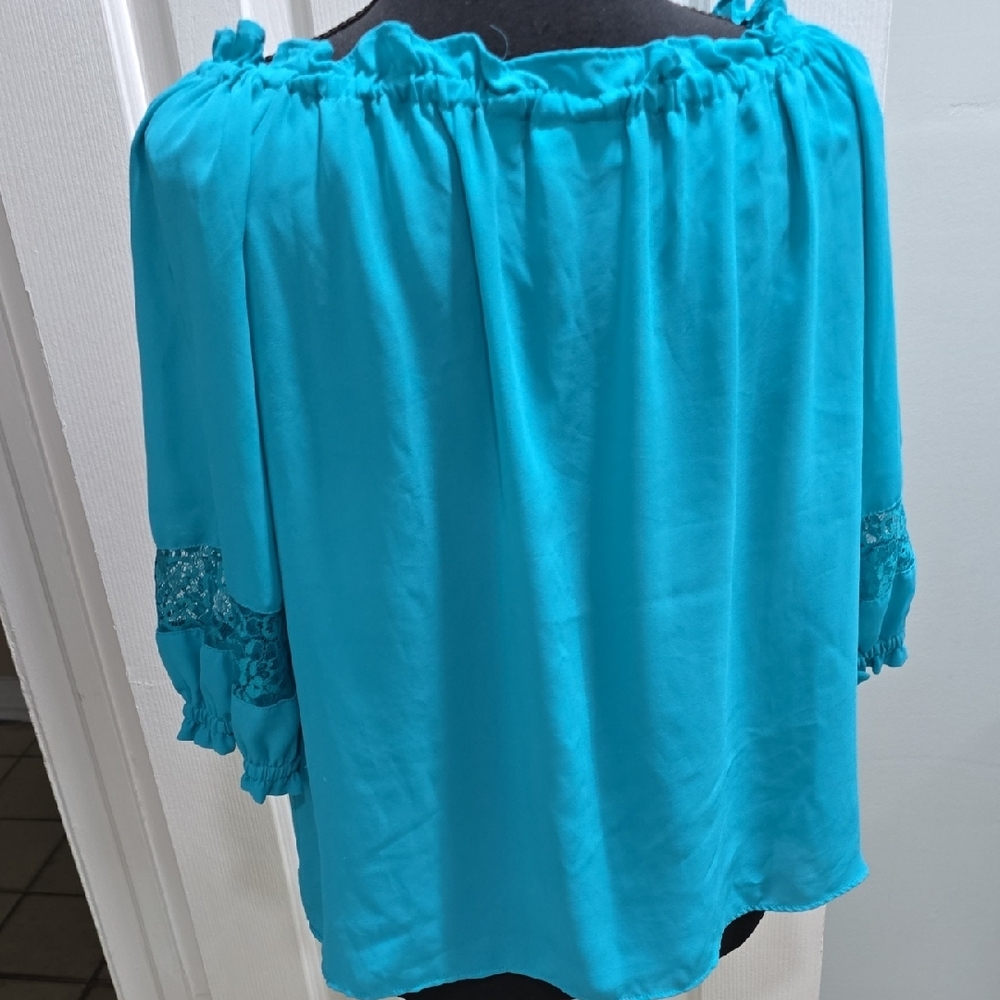 Off-Shoulder Top - Picture 6 of 9